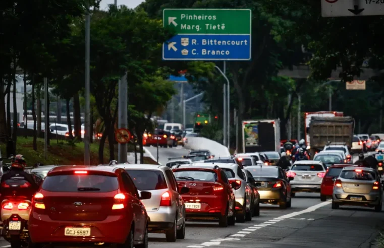 Trânsito de São Paulo: O Papel Crucial da Sinalização Móvel