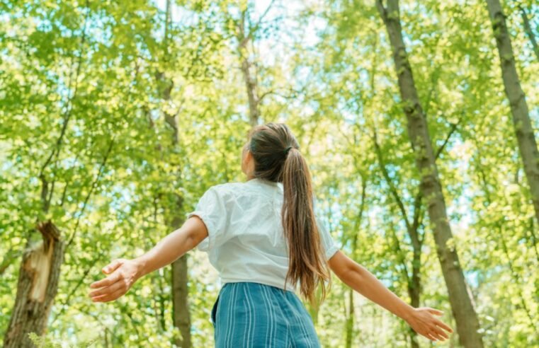 A relação entre contato com a natureza e bem-estar mental